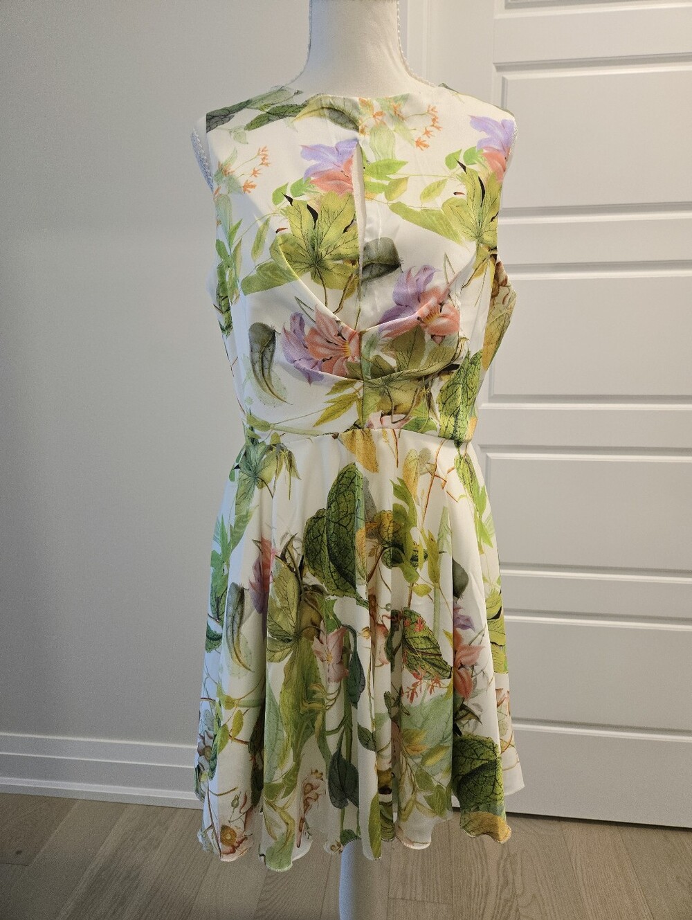 NWT Floral Flare Sleeveless Dress L